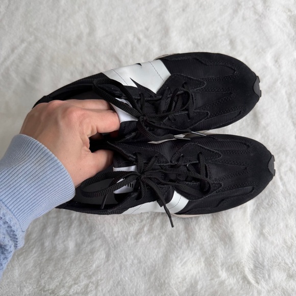 New Balance 327 Black White Boy’s Size 6 - Picture 13 of 15
